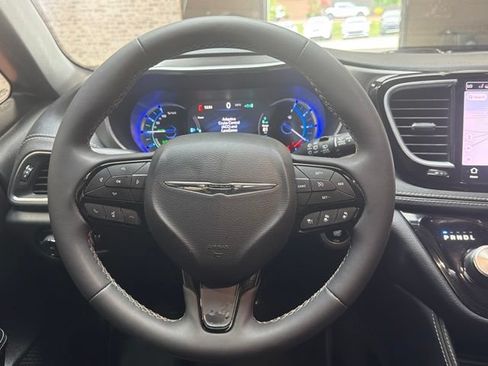 Used 2023 Chrysler Pacifica Limited w/ S Appearance Package FWD image 20