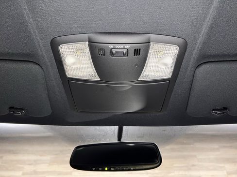 Used 2016 Nissan GT-R Premium image 25