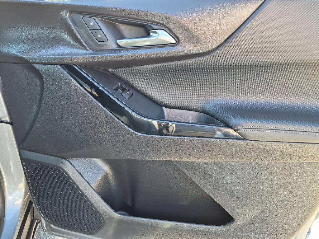 Used 2026 Chevrolet Equinox LT FWD image 32