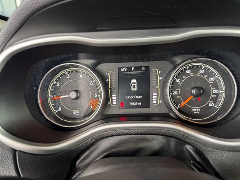 Used 2015 Jeep Cherokee Sport FWD image 14