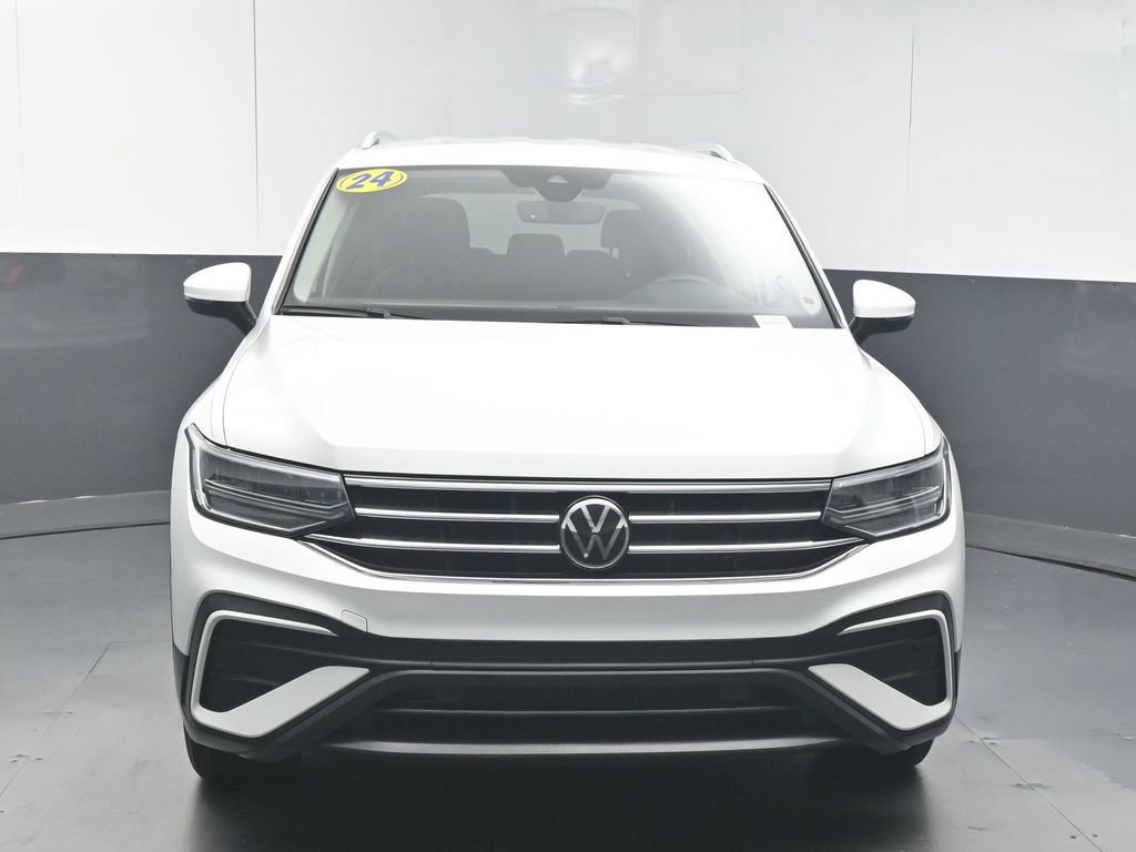 Used 2024 Volkswagen Tiguan SE FWD image 3