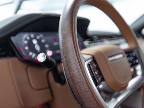 Used 2024 Land Rover Range Rover Long Wheelbase SE image 21