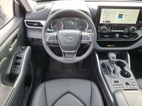 Certified 2026 Toyota Highlander XLE AWD/4WD image 23