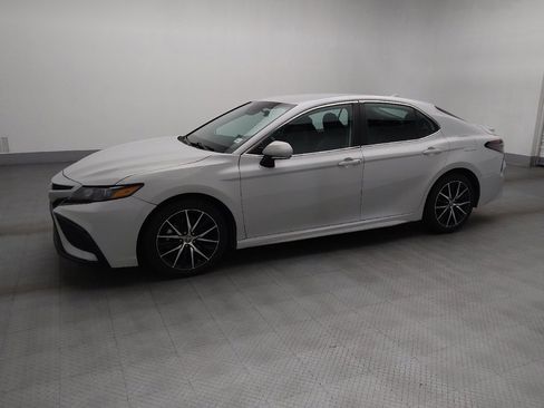 Used 2023 Toyota Camry SE FWD image 2