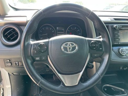 Used 2018 Toyota RAV4 XLE FWD image 12