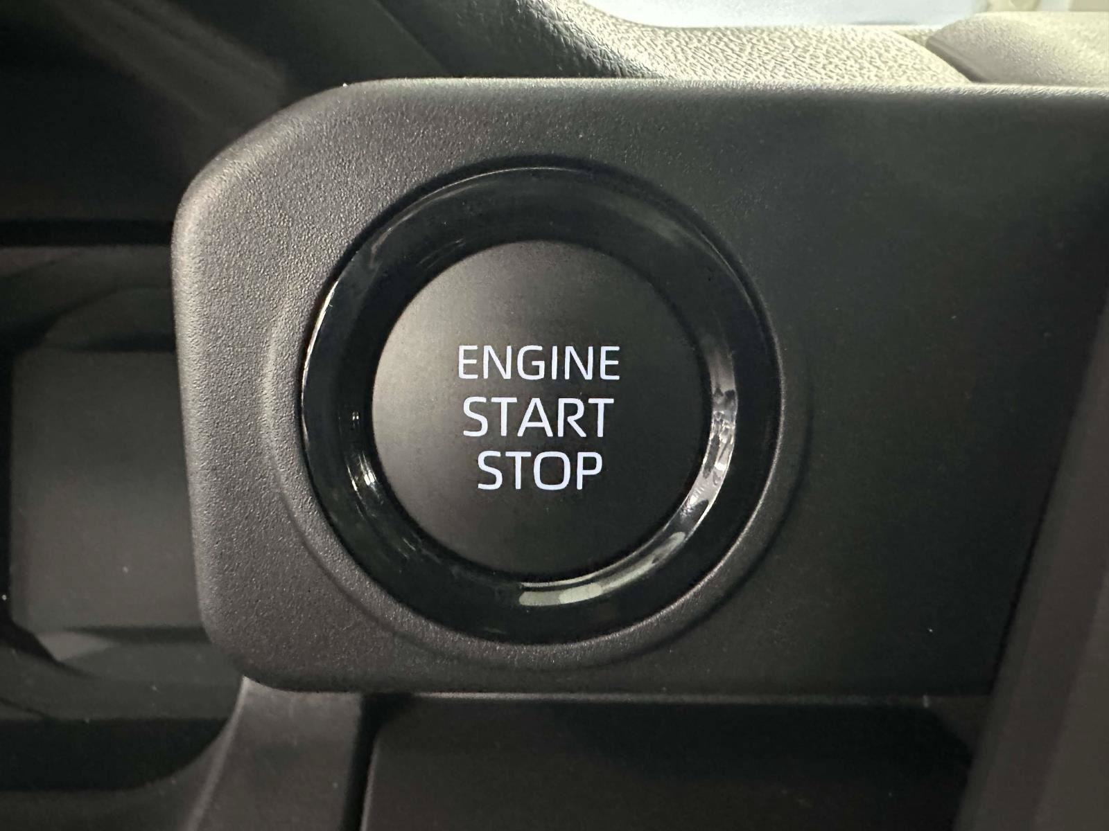 Used 2025 Toyota Tacoma SR AWD/4WD image 24