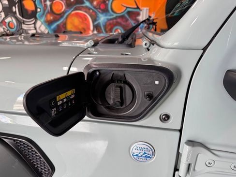 Used 2023 Jeep Wrangler Unlimited Sahara w/ Cold Weather Group AWD/4WD image 29