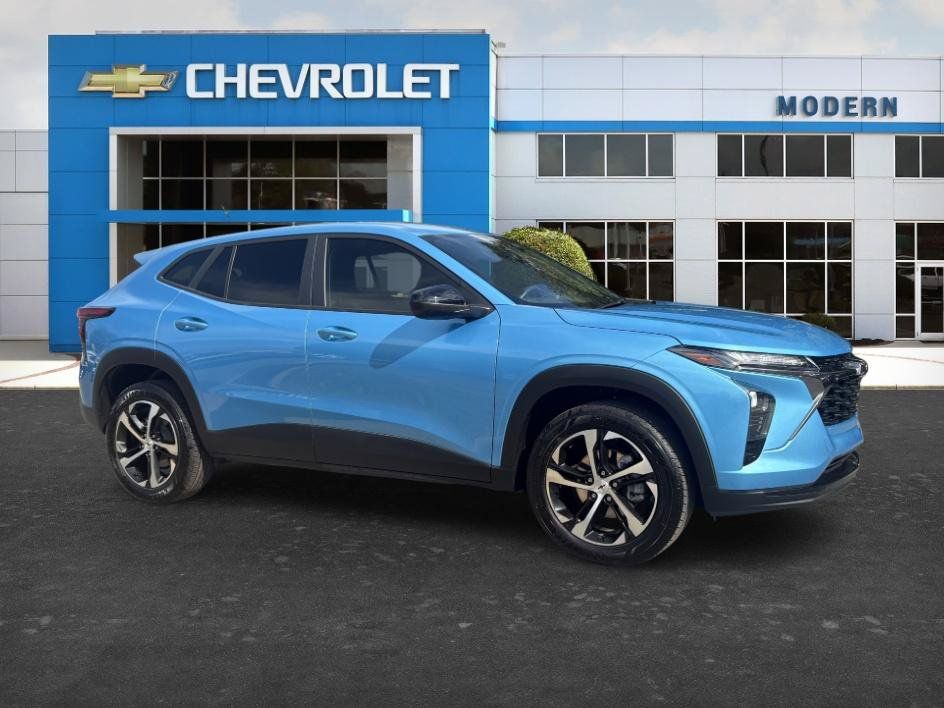 Used 2025 Chevrolet Trax RS FWD image 6