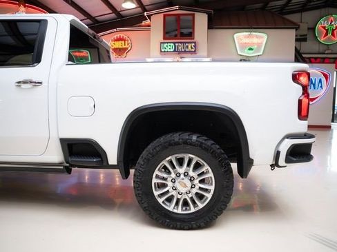 Used 2022 Chevrolet Silverado 2500 High Country w/ Technology Package image 36