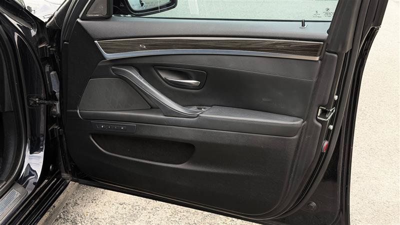 Used 2016 BMW 550i xDrive Sedan AWD/4WD image 36