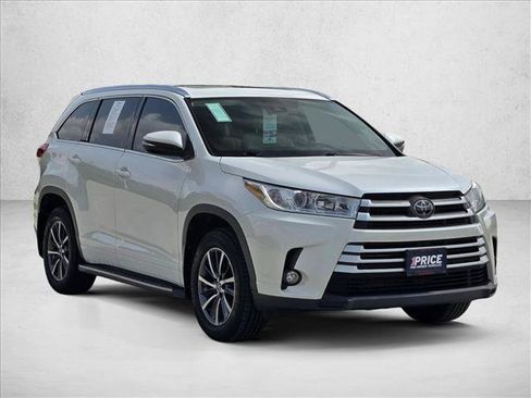Used 2018 Toyota Highlander XLE FWD image 3
