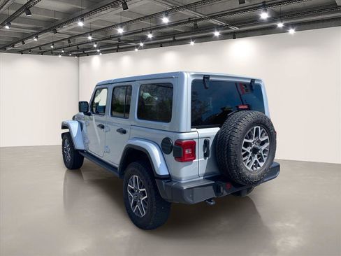 Used 2024 Jeep Wrangler Unlimited Sahara w/ Technology Group AWD/4WD image 5