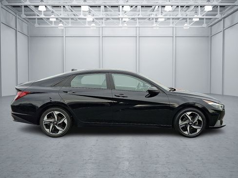 Certified 2023 Hyundai Elantra SEL w/ Convenience Package image 7