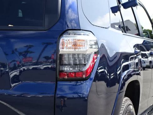 Used 2021 Toyota 4Runner SR5 Premium w/ Moonroof Package RWD image 12