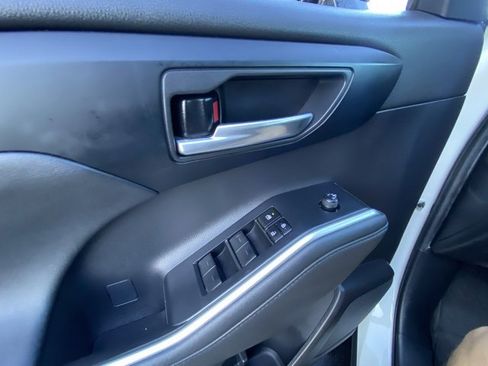 Used 2023 Toyota Highlander XSE image 16