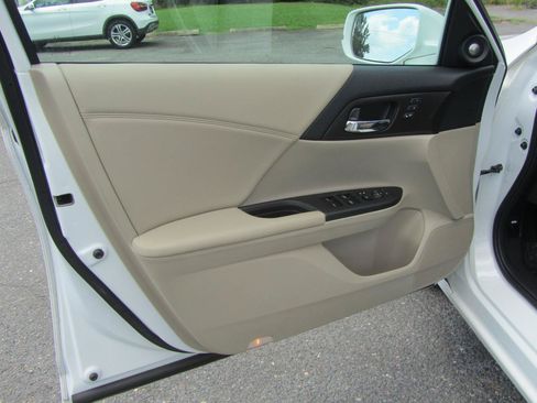 Used 2015 Honda Accord EX-L image 17