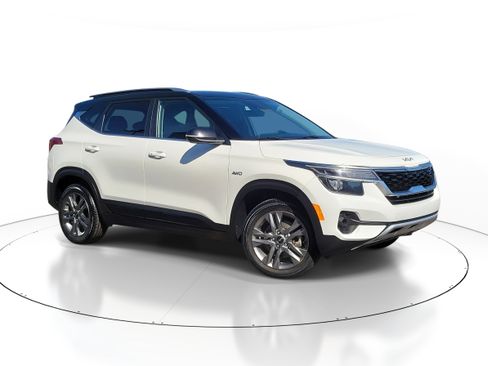 Used 2022 Kia Seltos S AWD/4WD image 1