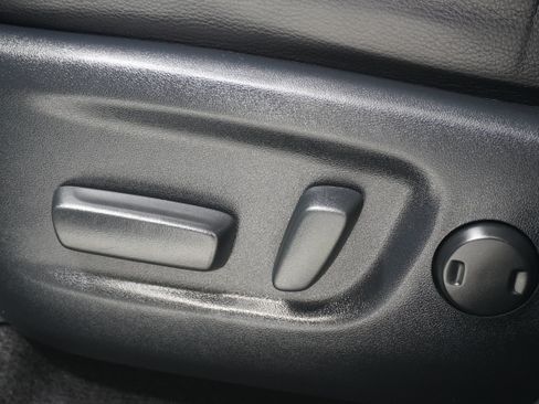 Used 2018 Toyota RAV4 Limited FWD image 14