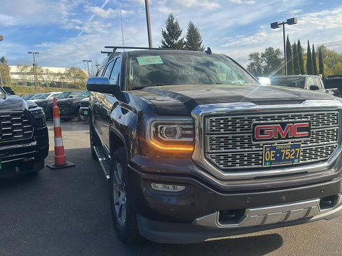 Used 2016 GMC Sierra 1500 Denali w/ Enhanced Driver Alert Package AWD/4WD image 7