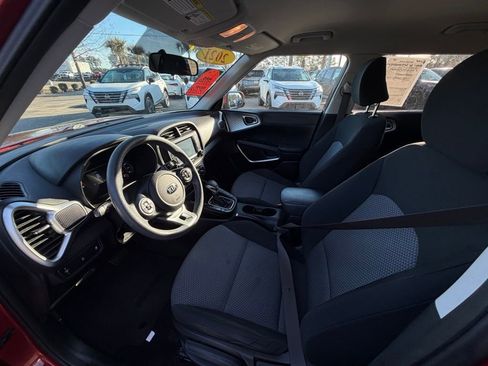 Used 2021 Kia Soul LX image 11