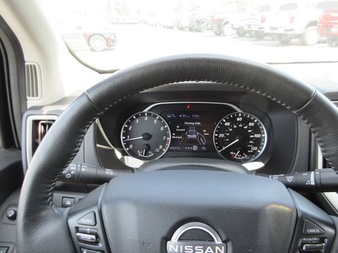 Used 2025 Nissan Frontier SV w/ SV Convenience Package RWD image 28