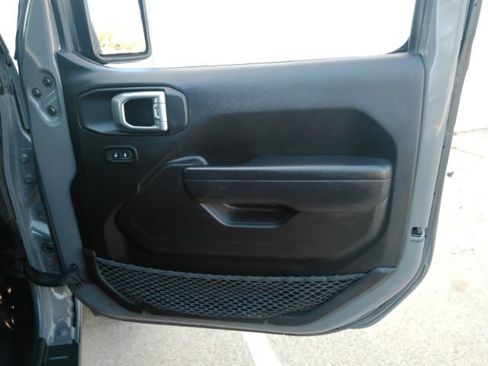 Used 2022 Jeep Gladiator Sport AWD/4WD image 19