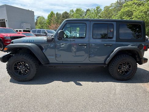 Used 2025 Jeep Wrangler Willys AWD/4WD image 11