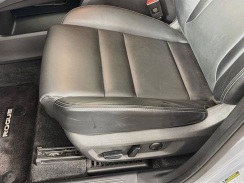 Used 2023 Nissan Rogue SV AWD/4WD image 15
