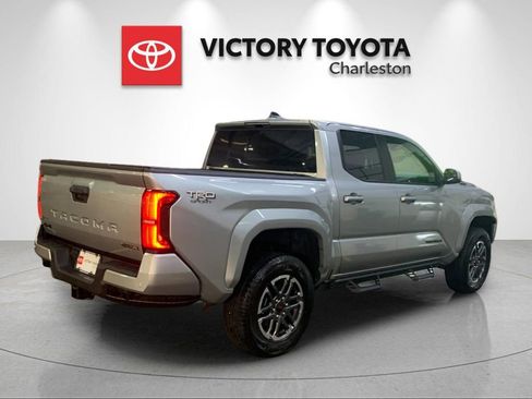 Used 2024 Toyota Tacoma TRD Sport w/ TRD Sport Upgrade Package AWD/4WD image 7