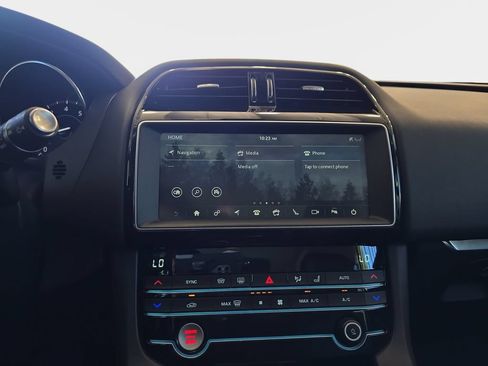Used 2020 Jaguar F-PACE AWD/4WD image 23