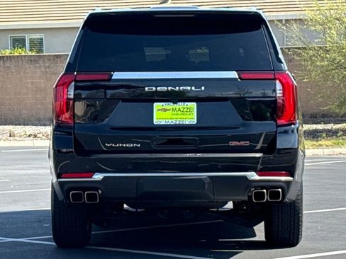 Used 2025 GMC Yukon XL Denali image 12