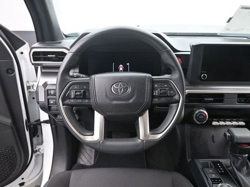 Used 2025 Toyota Tacoma TRD Off-Road AWD/4WD image 27