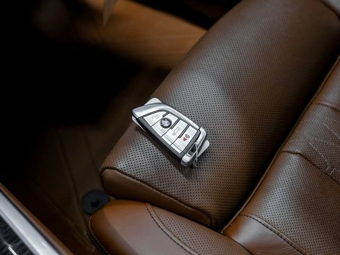 Used 2022 BMW X7 M50i w/ Executive Package image 63