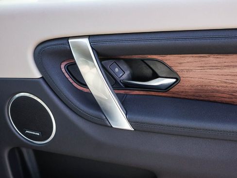 Used 2024 Land Rover Discovery Sport S image 19