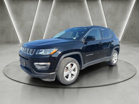Used 2020 Jeep Compass Latitude w/ Cold Weather Group AWD/4WD image 3