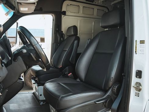 Used 2020 Mercedes-Benz Sprinter 2500 image 11