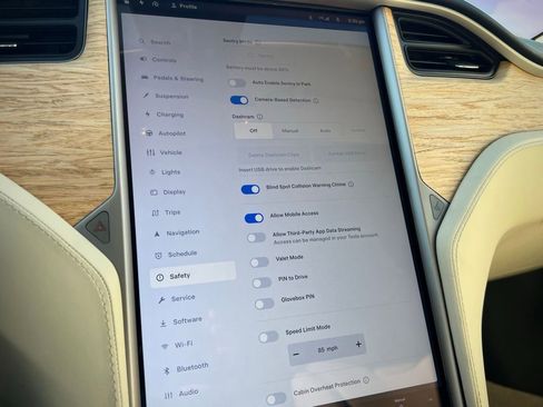 Used 2018 Tesla Model S 100D image 50