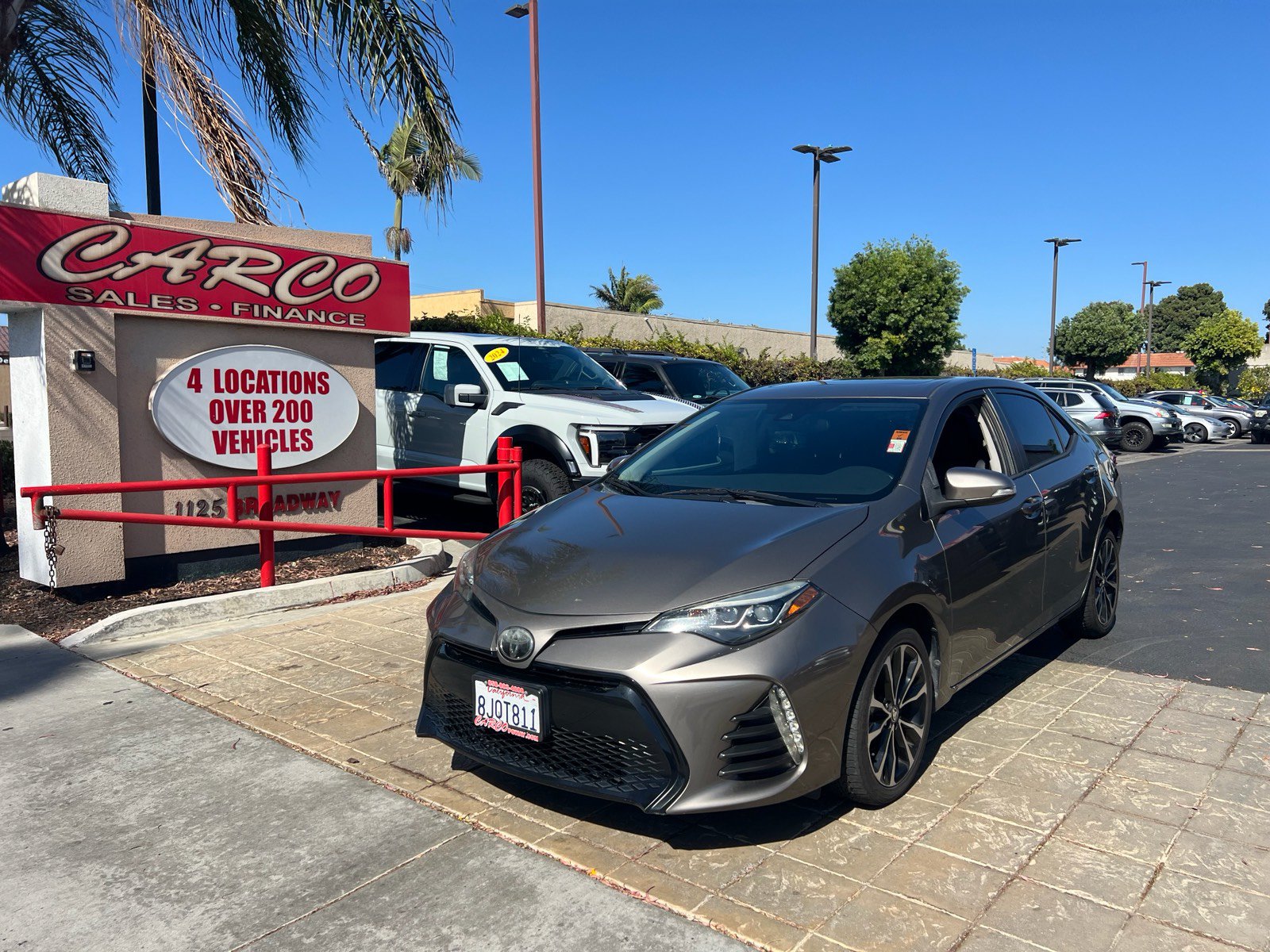 Used 2019 Toyota Corolla SE w/ SE Premium Package FWD image 3