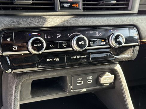 Certified 2023 Honda Pilot Sport image 9