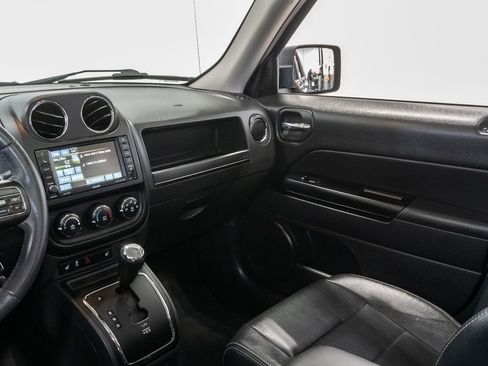 Used 2017 Jeep Patriot High Altitude AWD/4WD image 12