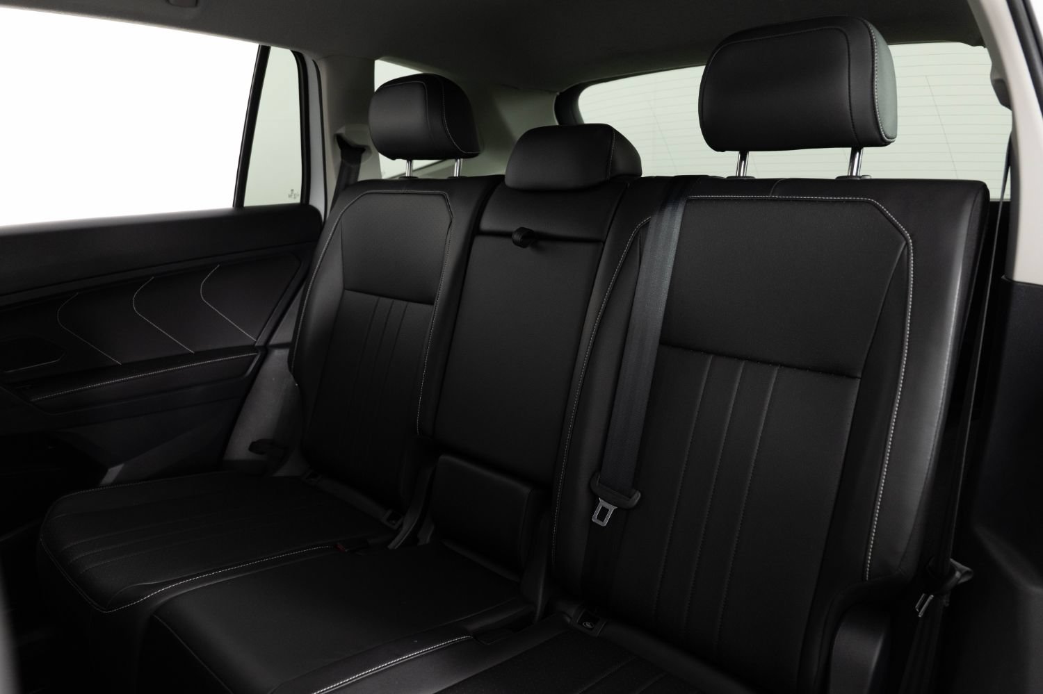 Used 2024 Volkswagen Tiguan SE AWD/4WD image 17
