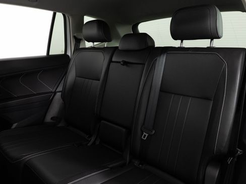Used 2024 Volkswagen Tiguan SE AWD/4WD image 17
