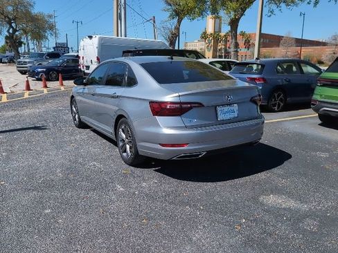 Used 2021 Volkswagen Jetta R-Line w/ R-Line Cold Weather Package image 4