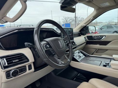 Used 2019 Lincoln Navigator Reserve image 19