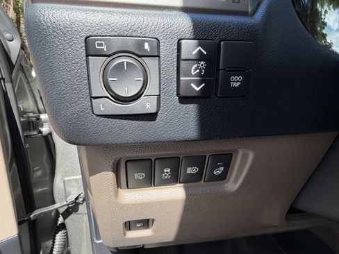 Certified 2023 Lexus GX 460 Premium w/ Premium Package AWD/4WD image 14