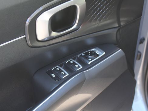 Certified 2023 Kia Sorento LX FWD image 19