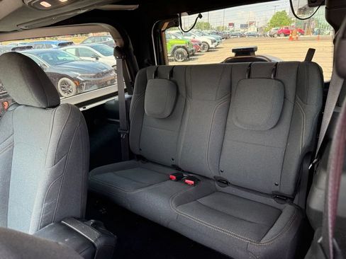 Used 2025 Jeep Wrangler Sport AWD/4WD image 10