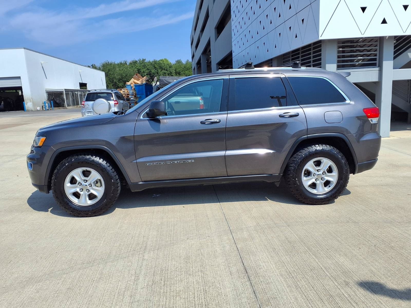 Used 2017 Jeep Grand Cherokee Laredo w/ Quick Order Package 2BE RWD image 22
