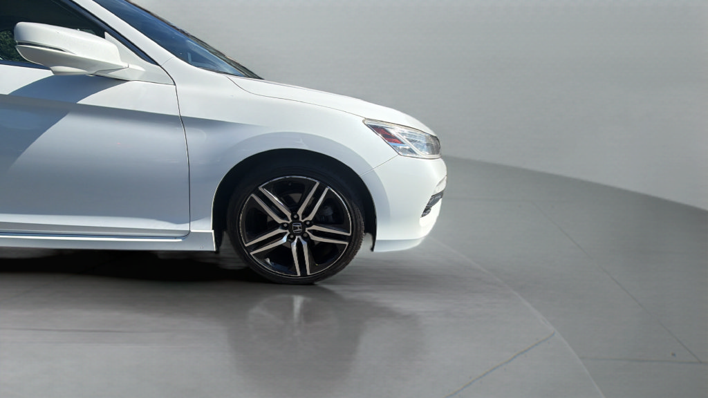 Used 2017 Honda Accord Touring image 35