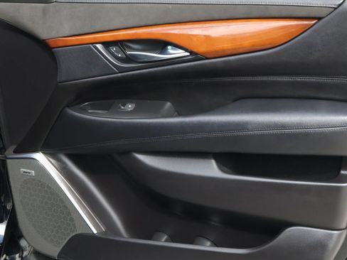 Used 2018 Cadillac Escalade Luxury image 23